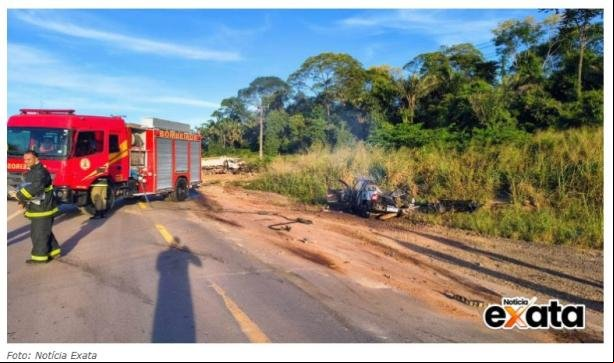 Alta Floresta: uma pessoa morre carbonizada e outras 3 são socorridas após grave acidente entre picape e caminhão