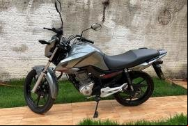 Moto FAN impecável e Top 
