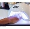 Cientistas comprovaram que as lâmpadas das secadoras de esmalte alteram as moléculas da pele